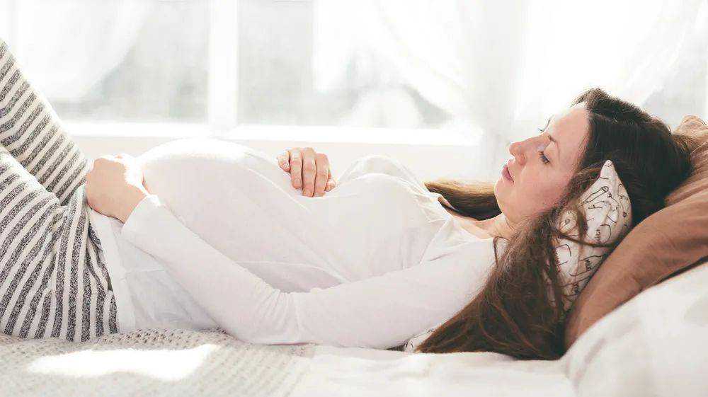 孕期第一个月肚子略微疼痛正常吗？